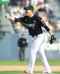 [포토]KT 박영현, 승리 지켜냈다!