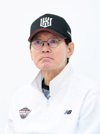 [포토]KT 이강철 감독, 준PO 2차전 앞두고!