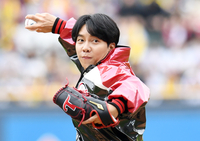 [포토]이승기, 시구 갑니다!