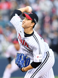[포토]LG 유영찬의 역투