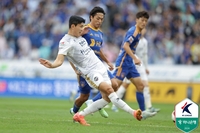 ‘고승범·야고 연속골’ 울산, 김천에 극적 2-1 역전승…3년 연속 정규리그 1위→파이널 라운드로 [SS현장리뷰]