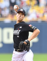 [포토]KT 엄상백, 준플레이오프 2차전 선발 등판