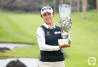 “가을엔 수지가 (또 우승을) 하겠어요~” 역대급 난도 속 유일한 언더파 김수지 2년 연속 ‘메이저 퀸’ 등극