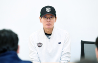[포토]KT 이강철 감독, 2차전도 승리를!