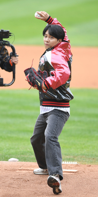 [포토] 이승기 ‘LG 승리를 위하여’