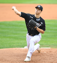 [포토] 엄상백 ‘준PO 2차전도 잡자’