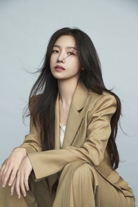 방민아, SM C&C 전속계약 체결…전현무와 한솥밥