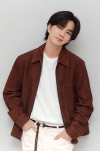 유승호, 25년 차 ‘원로 배우’도 떨게 한 연극 무대 “일단 부딪혀 보자”[SS인터뷰]