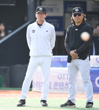 [포토] 훈련 지켜보는 이강철 감독
