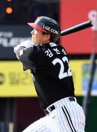 [포토]LG 김현수의 선제 솔로 홈런