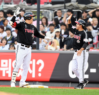[포토]LG 김현수, 승부는 원점으로!