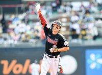 [포토]솔로 홈런으로 추가점 뽑아내는 LG 박해민