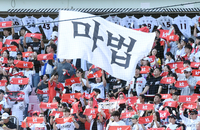 [포토]다시 한 번 ‘마법’을 바라는 KT
