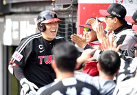 [포토]LG 김현수, 기선 제압 솔로 홈런