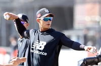 [포토]KT 박경수, 후배들을 위해!