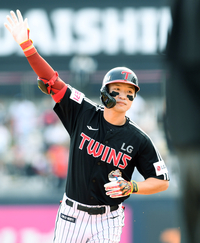 [포토]LG 박해민, 김현수에 이어 솔로 홈런