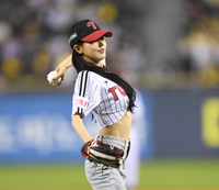 [포토] 시구하는 (여자)아이들 미연, S라인 시구