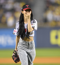 [포토] 시구하는 (여자)아이들 미연, ‘어머나’