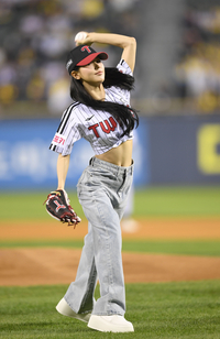 [포토] 시구하는 (여자)아이들 미연