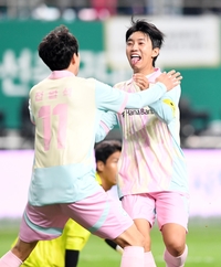 [포토]전원석의 골 도운 임영웅