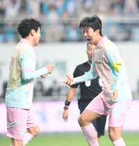 [포토]도움 임영웅, 전원석의 골에...