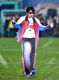 [포토]임영웅, 그라운드를 더 뜨겁게!