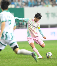 [포토]임영웅의 강력한 슛