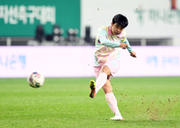 [포토]임영웅, 회심의 슛