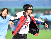 [포토]임영웅, 흥겨운 하프타임 공연