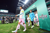 [포토]그라운드 입장하는 임영웅