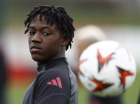 14위-텐 하흐 거취 오리무중, ‘우울한’ 맨유에 희소식! 마이누와 재계약 임박