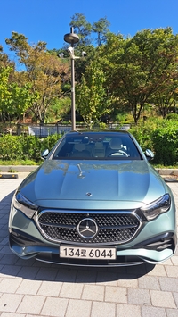 [배우근의 생활형시승기] 벤츠 E300 4매틱 AMG라인, 여전한 침착함에 경쾌함까지 겸비했다