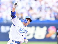 [포토]삼성 김영웅, LG 최원태 상대 솔로 홈런