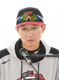 [포토]LG 염경엽 감독, ‘2차전 선발은 엔스로...’