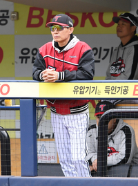 ‘하늘이 LG 손잡았나’ 우천순연 반긴 염경엽 감독 “손주영 나간다···흐름 바뀔 것” [PO2]