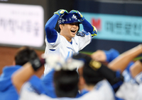 [포토]연타석 홈런 삼성 김헌곤, 다 함께 하트!