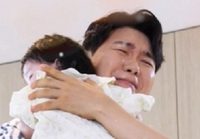 53세에 아빠된 박수홍, 얼마나 좋았으면…딸에게 “태어난지 3시간 된 물만두” 기쁨 가득