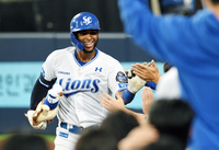 [포토]삼성 디아즈, 플레이오프 2경기 연속 홈런