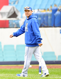 [포토]플레이오프 2차전 준비하는 삼성 박진만 감독