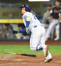 [포토]2점 홈런 넘기는 삼성 김헌곤