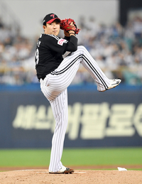 [포토]플레이오프 2차전 선발 등판한 LG 손주영