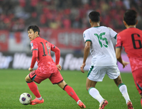 [포토] 이강인 ‘누구한테 줄까?’