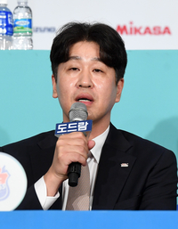 [포토]새 시즌 출사표 밝히는 한국도로공사 김종민 감독