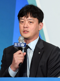 [포토]출사표 밝히는 GS칼텍스 이영택 감독