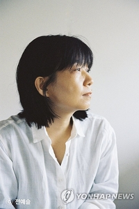 노벨문학상 특수 한강 작가 책, 6일간 누적 판매 100만부 돌파 “유례없는 속도”