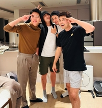 “이장원 빠진 현무카세” RM 휴가맞이 ‘문제적 남자’ 원년멤버 회식 공개