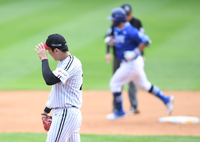 [포토] 8회 강민호에 홈런 허용한 손주영