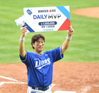 홈런 후 홀로 락커룸, 끝까지 침착했기에 이룬 강민호의 KS 염원 [PO4]