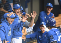 [포토] 구자욱 ‘강민호 홈런에 울컥’