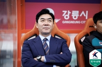 서울 징크스 타파→‘다시 우승경쟁 합류’ 강원 윤정환 “간절함으로 이뤄낸 승리” [현장 인터뷰]